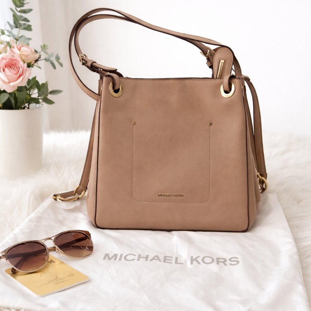 Michael Kors Walsh Medium Tote  in fawn saffiano